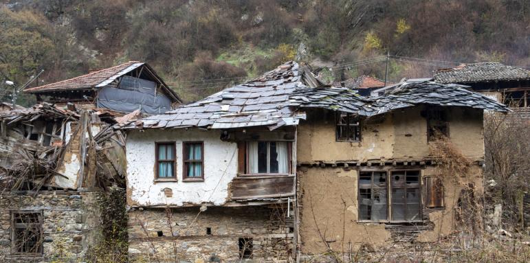 Какви рискове крие покупката на стара къща на село